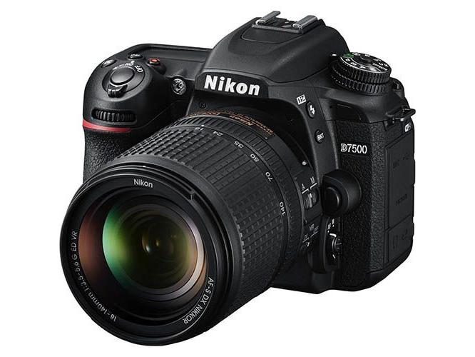 Nikon D7500 Kit AF-S DX Nikkor 18-140mm VR